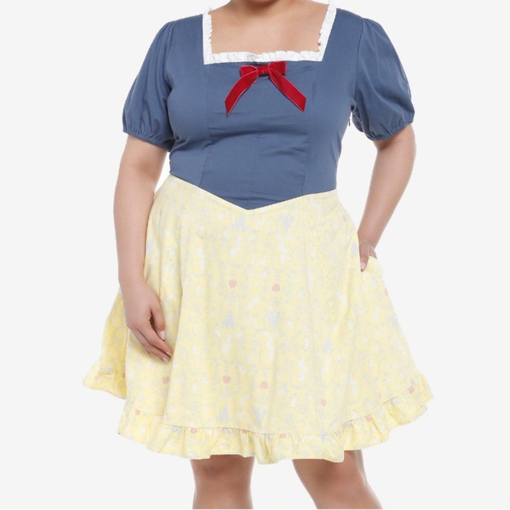 Her Universe Disney Snow White And The Seven Dwarfs Sweetheart Dress Plus‎ Size